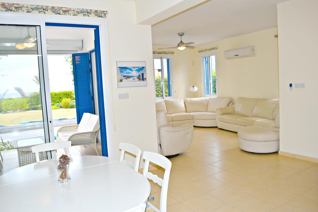 Latchi Beach Front Villa - Private Heated Pool - Amazing Uninterrupted Sea Views Polis Exterior photo